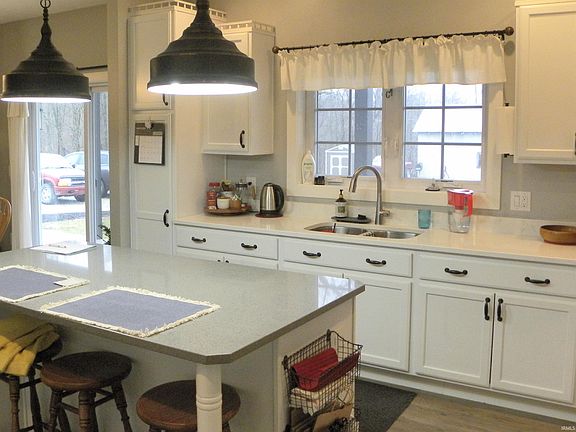 4th image of 3401 Mitten Rd