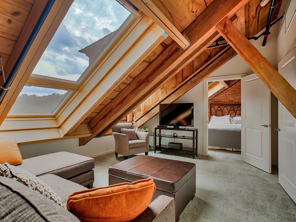 Cozy den/office space with stunningly unique skylight windows.