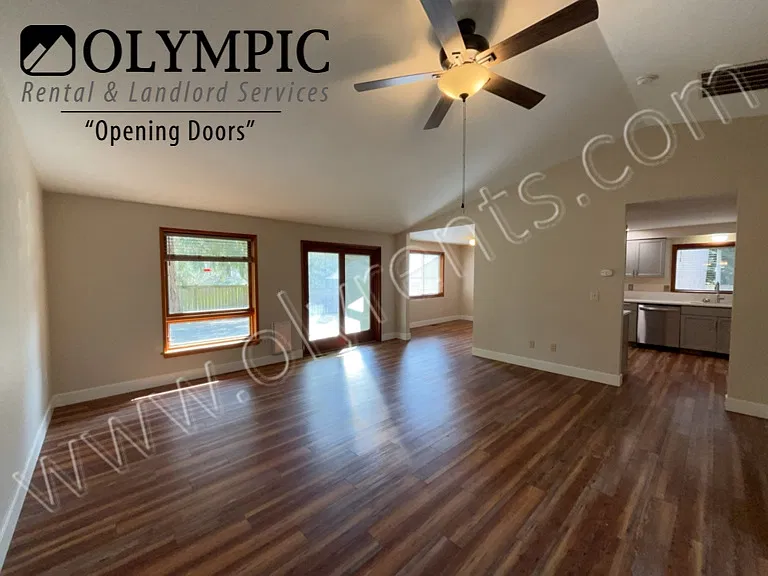 3 Bedroom, 2 Bath Rambler with Lake Access! — Photo 3