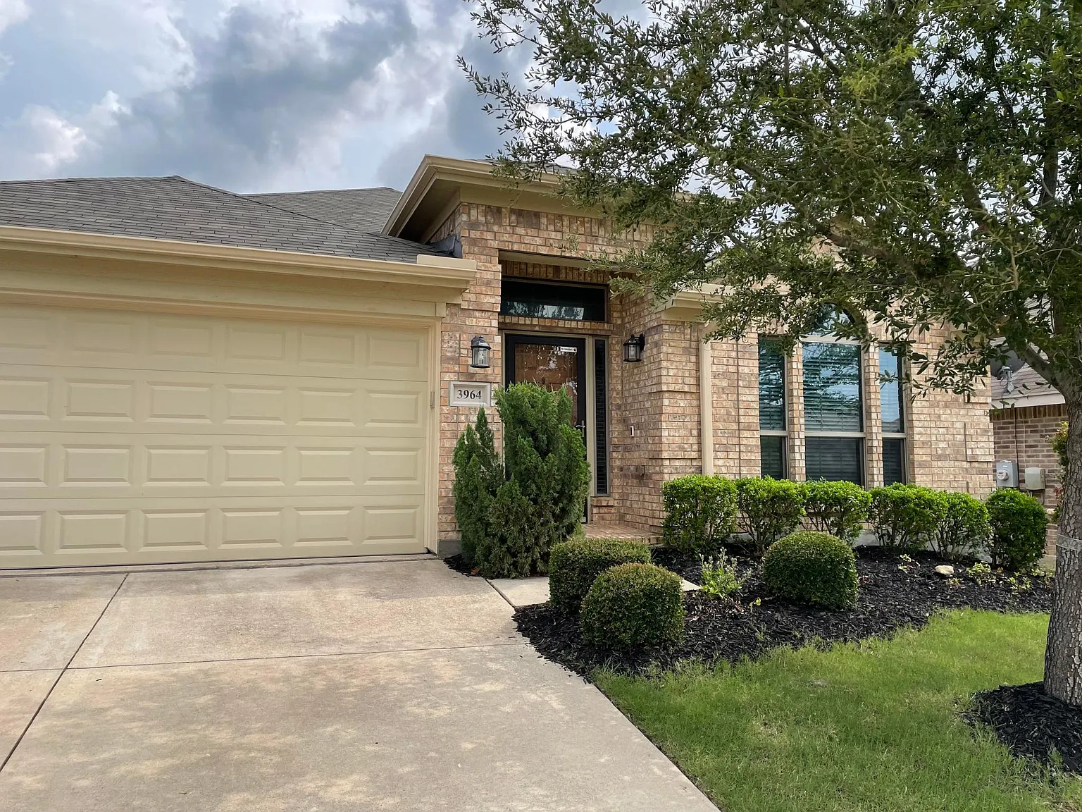 4 bed, 2142 sqft, $2,400 — Photo 1