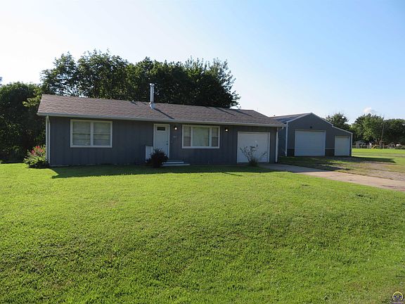 3rd image of 8867 Hilltop Rd