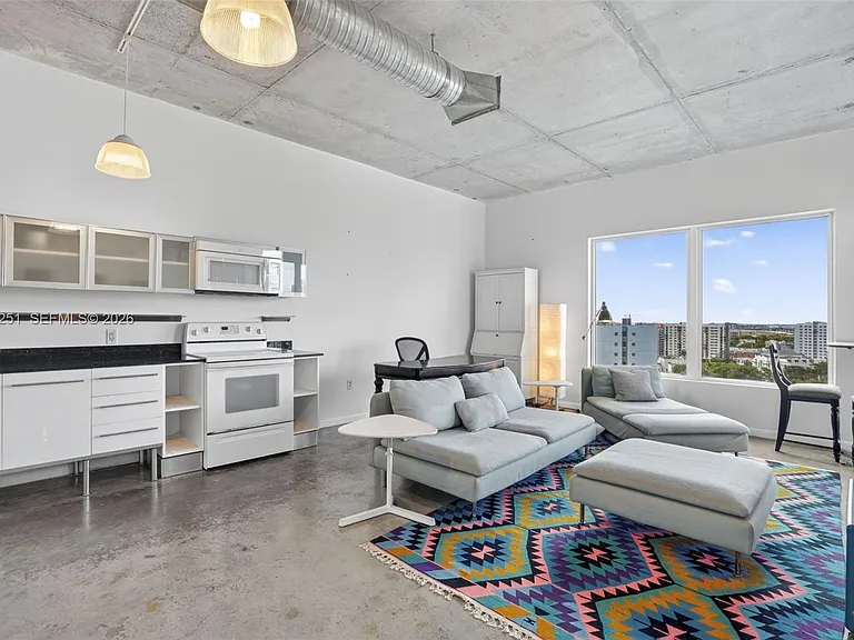 10 SW South River Dr #1410 — Photo 4