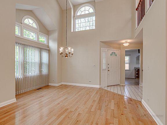 3rd image of 1335 Glengary Ct #L