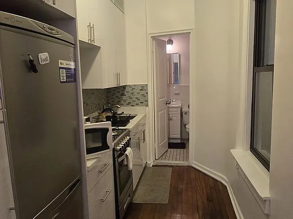 228 W 17th St #2B, New York, NY 10011