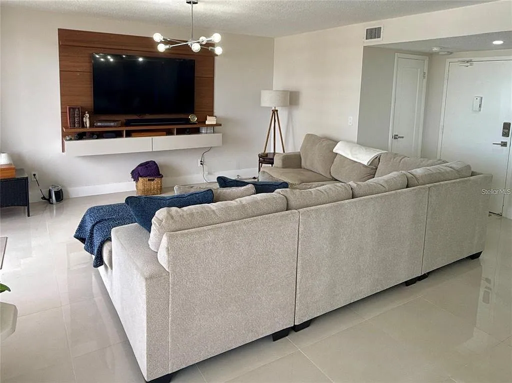 2 bed, 2.0 bath, 1275 sqft, $2,950 — Photo 4