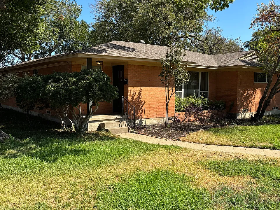 1320 Linden Dr