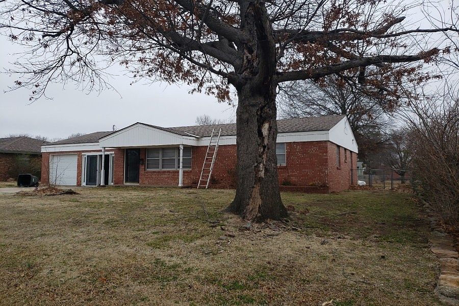 2nd image of 1010 E 11th St