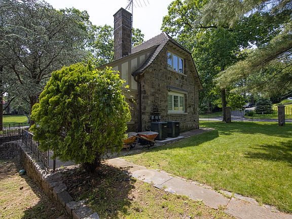 100 Cottage Rockledge Road