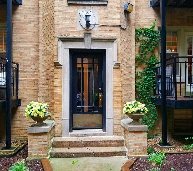 1st image of 2241 N Lincoln Ave #2B