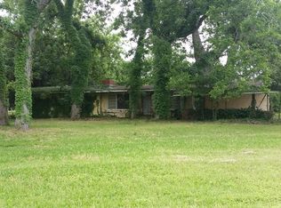 225 Guadalupe River Dr, Seguin, TX 78155