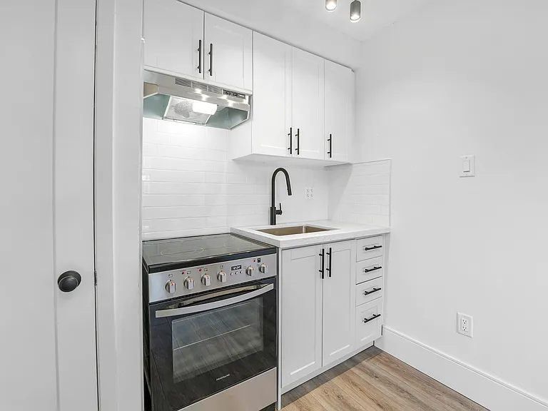 40 Beaty Ave #CH2 — Photo 3