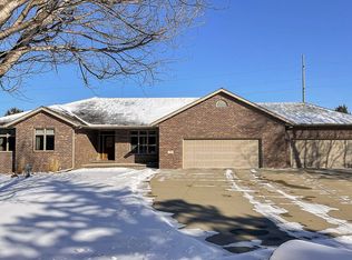 2900 W Spruceleigh Ct, Sioux Falls, SD 57105
