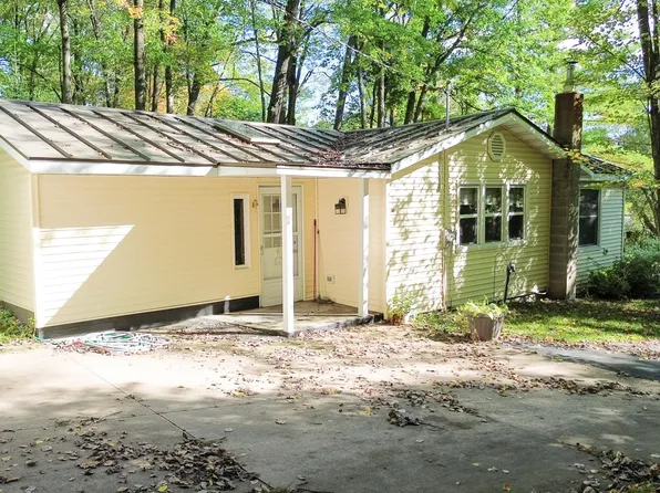 E2954 Lake Rd, Iola, WI 54945