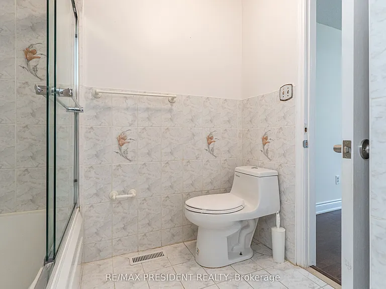 17 Manitou Cres #UPPER — Photo 16
