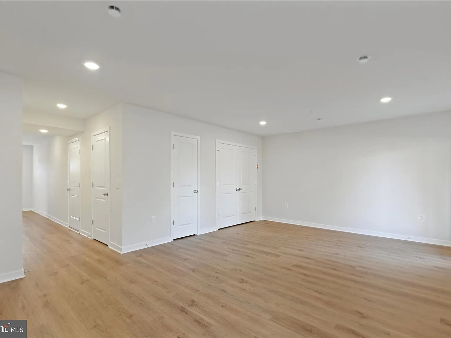 3 bed, 4.0 bath, 2361 sqft, $3,000 — Photo 4
