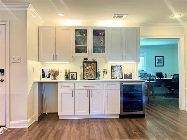 3 bed, 2.0 bath, 1800 sqft, $2,500 — Photo 2