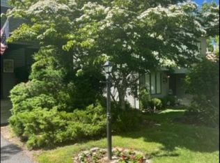 29 Minnisink Dr, Roseland, NJ 07068
