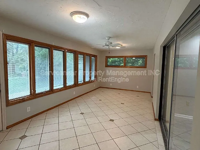 423 Whispering Oaks Ct — Photo 12