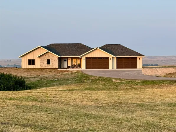 11042 Mule Train Dr, Belle Fourche, SD 57717