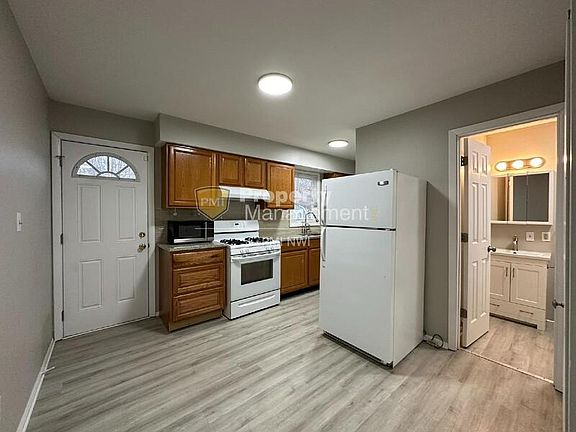 4th image of 5471 Aspen Ave