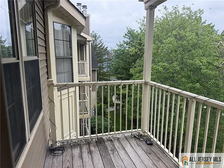 404 Carhart Ct — Photo 11