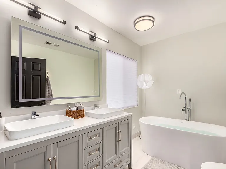 3025 E Hampton Cir — Photo 5