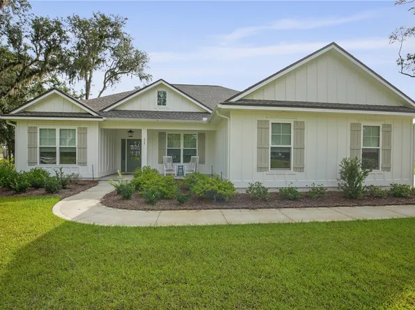 424 Harbour Island Cir, Waverly, GA 31565
