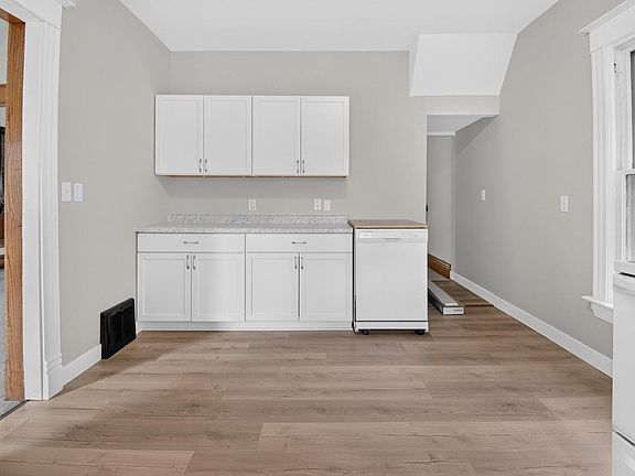 3rd image of 1333 West BOULEVARD