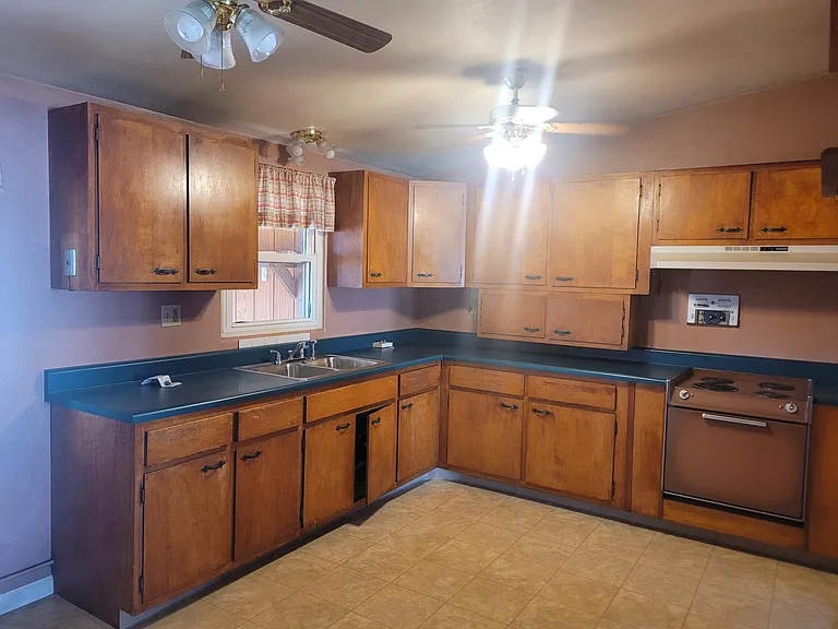122 Hickory St — Photo 4