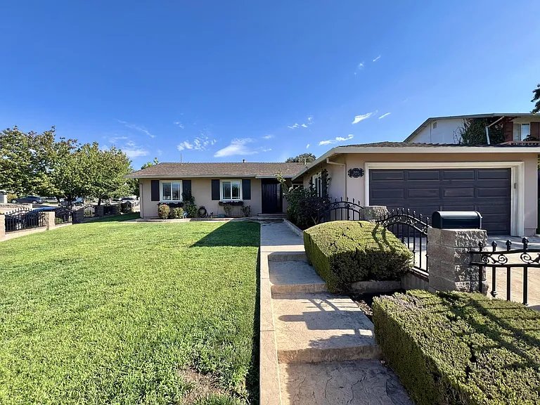 2494 Lone Oak Dr — Photo 5
