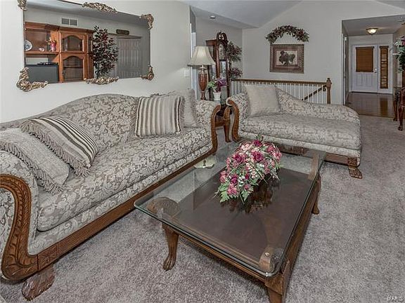 5th image of 129 Bayfield Dr