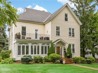 16 Hemlock Pl, New Rochelle, NY 10805