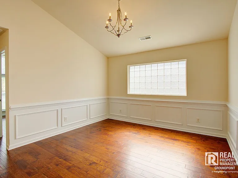 302 Coosawatchie St — Photo 7