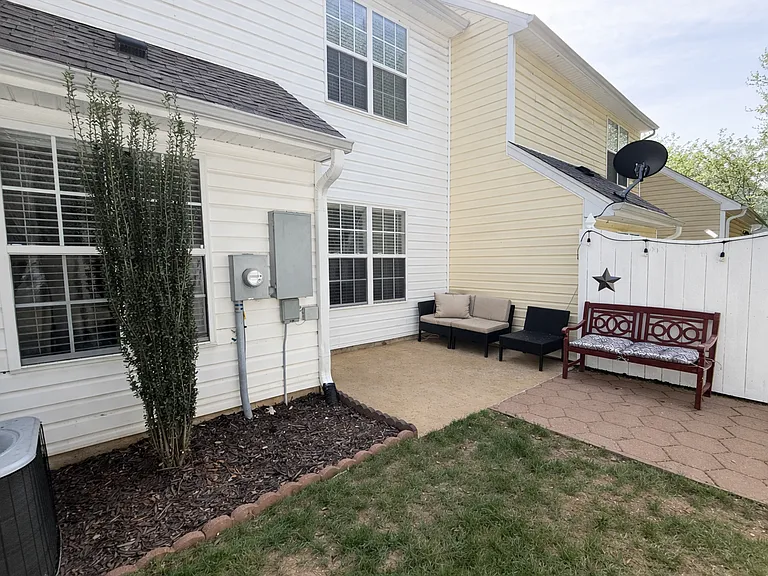 917 Creek Crossing Trl — Photo 25