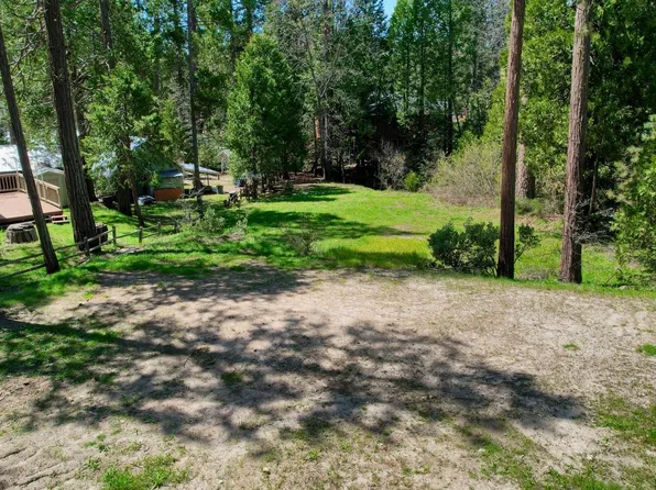 1 Dogwood Creek Dr, Bass Lake, CA 93604