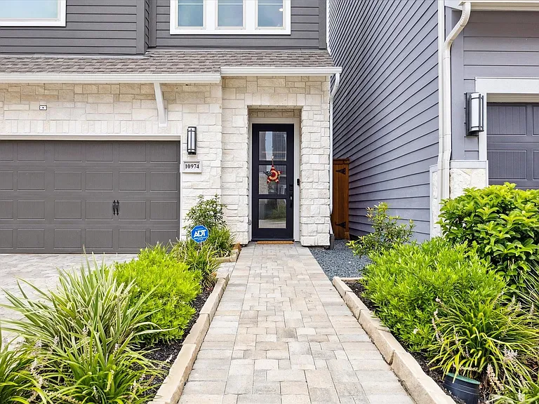 10974 Hewitt Cliff Ln — Photo 3
