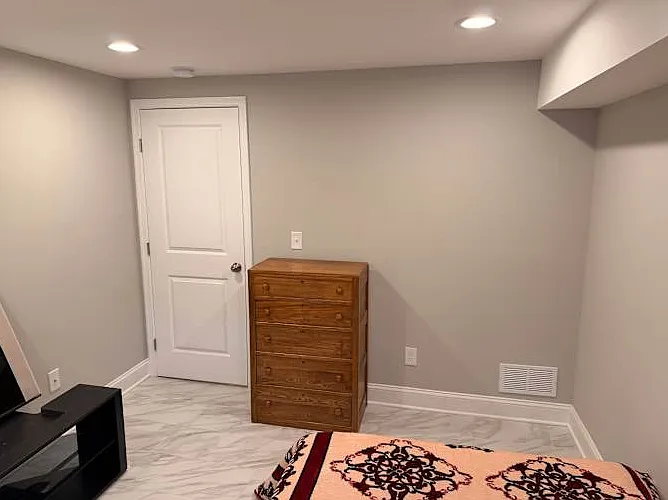3 bed, 3.0 bath, 1600 sqft, $900 — Photo 4