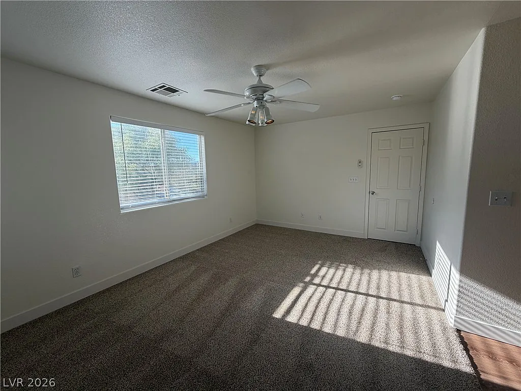 3 bed, 2.5 bath, 1354 sqft, $2,045 — Photo 3