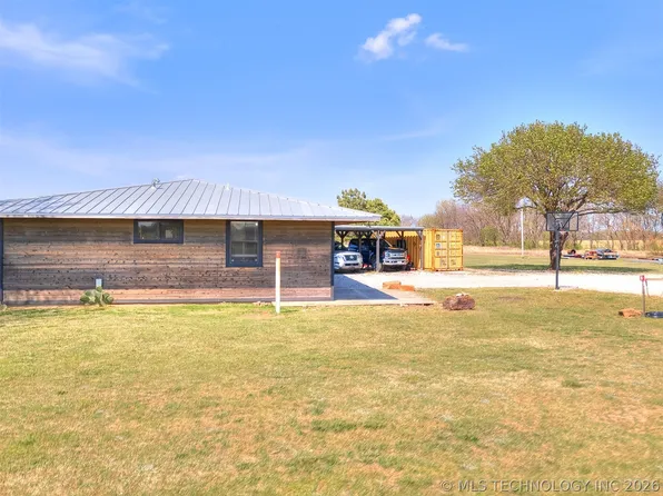 17515 Harreld Rd, Beggs, OK 74421
