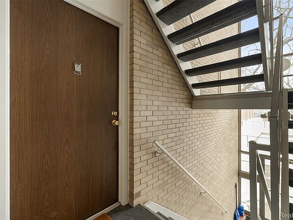 2nd image of 4909 Crooks Rd APT D6