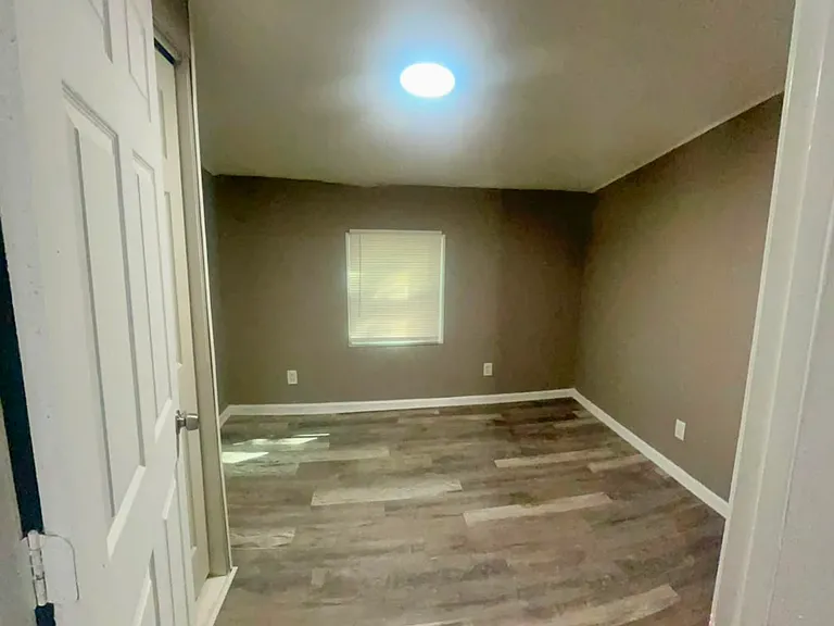 8000 Busiek Ave — Photo 13