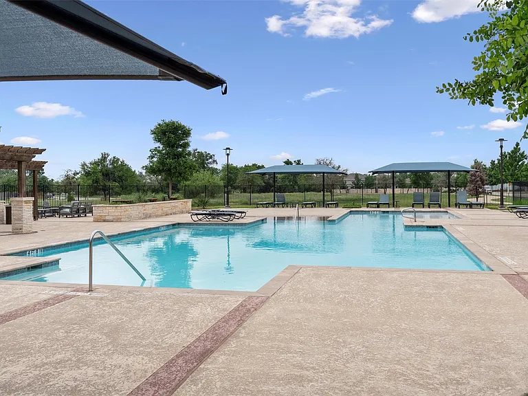 1805 Artesian Springs Xing — Photo 34