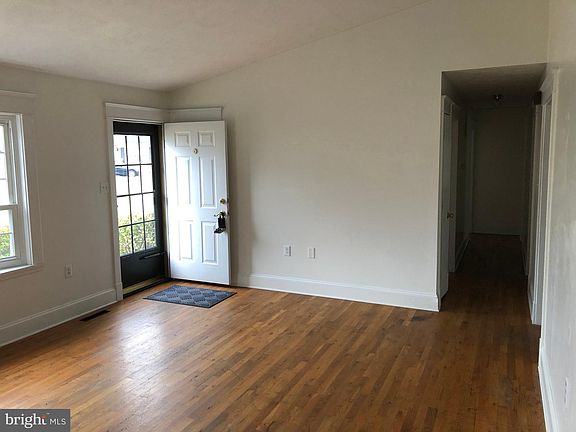 3rd image of 120 Summer Lake Dr