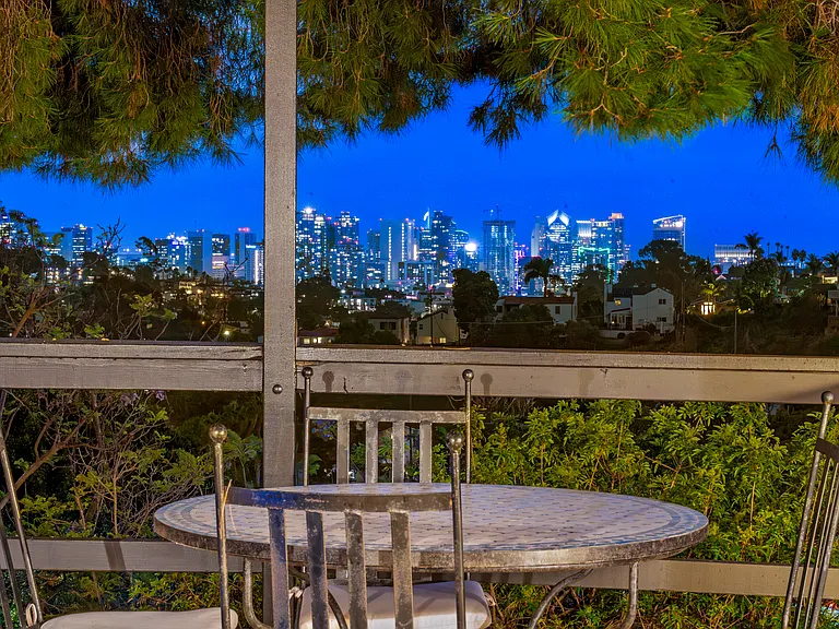 821 Vanderbilt Pl — Photo 2