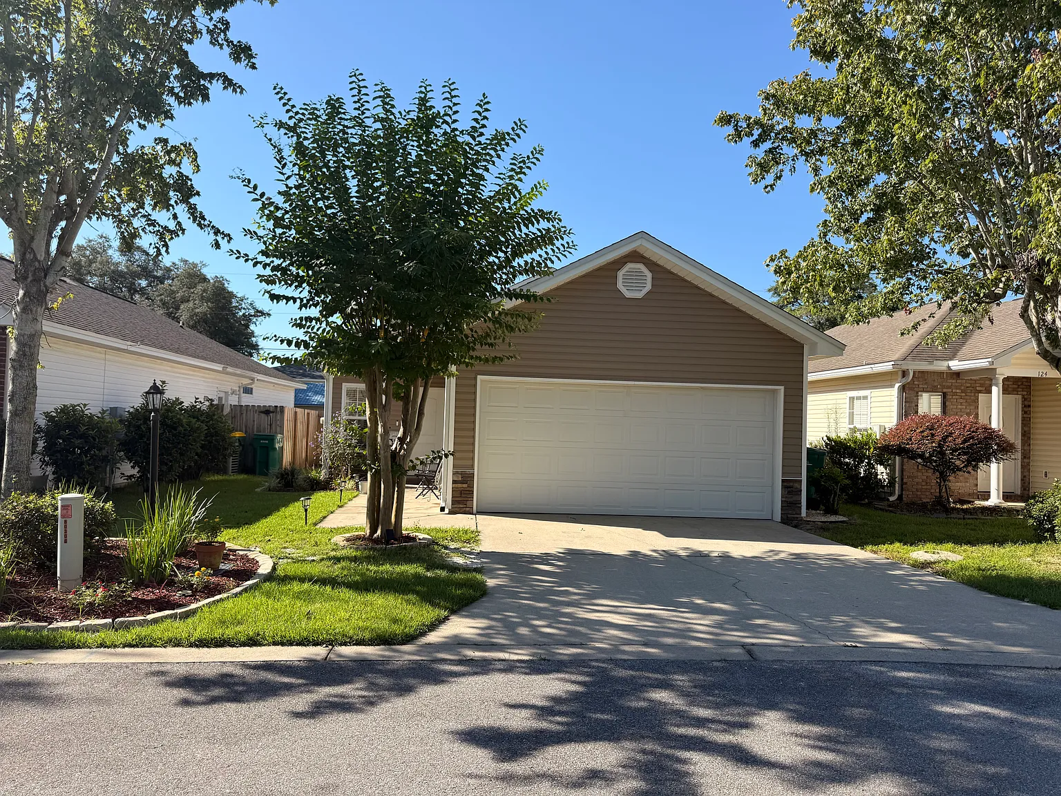 3 bed, 1156 sqft, $2,600 — Photo 4