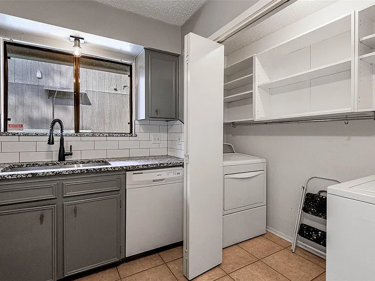 514 Hickory St — Photo 13
