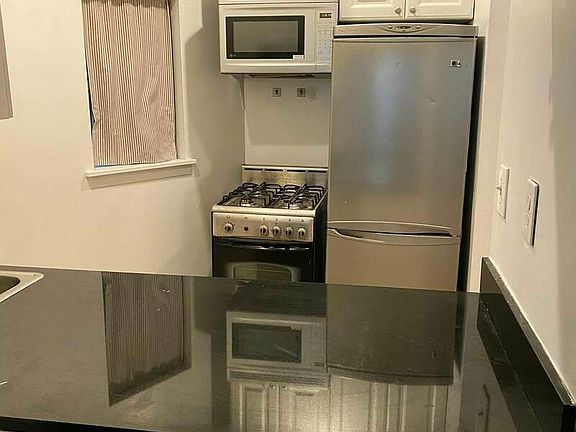 3rd image of 319 E 73rd St APT 1B