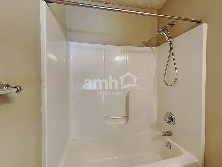 5160 Windsbury Ridge Rd — Photo 15