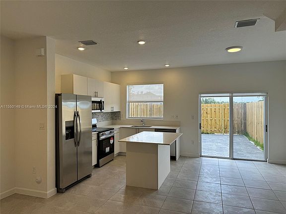 3rd image of 16270 SW 292nd St