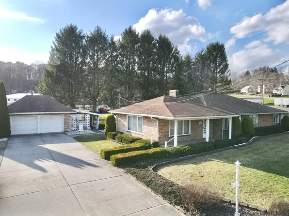 365 Parkhill Dr, Johnstown, PA 15909